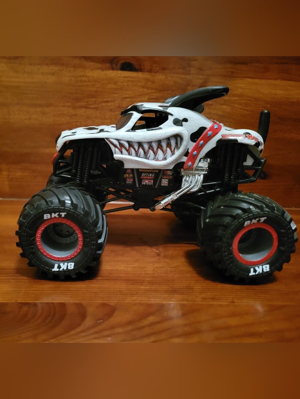 Monster Jam, Monster Mutt Dalmatian Monster Truck, Die-Cast Vehicle, 1:24 Scale